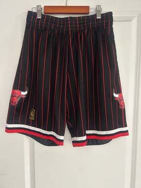 CHICAGO BULLS Mitchell & Ness NBA Black Pinstripe Swingman Shorts Size Small